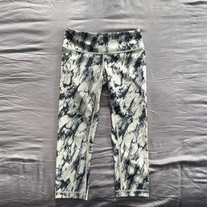 Lululemon short capri